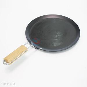 Shallow Round Shape Non-stick Ferric Frying Pan with Wooden Handle