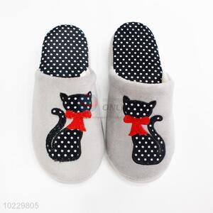 Popular design low price indoor winter slippers