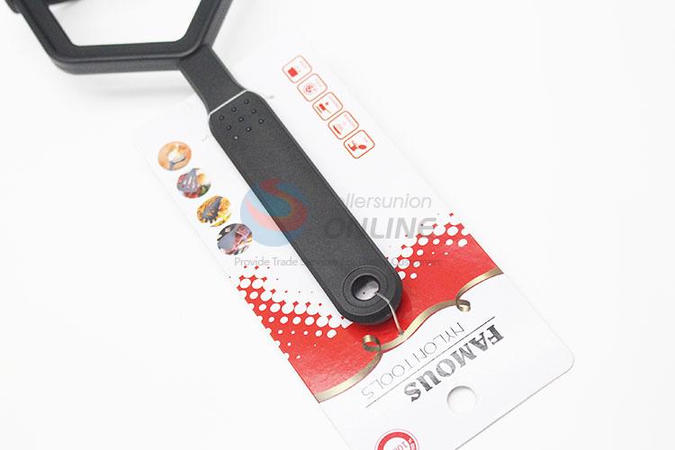 Heat Resistant Black Plastic Leakage Shovel Wholesale Price