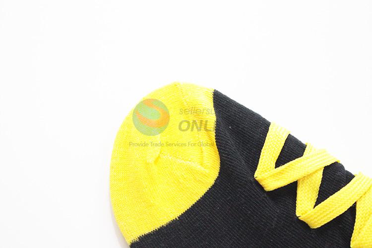 Made in China cheap personalized socks with shoelace