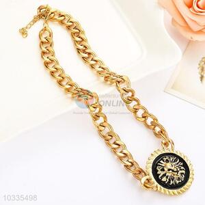 China manufacturer low price lion head short necklace