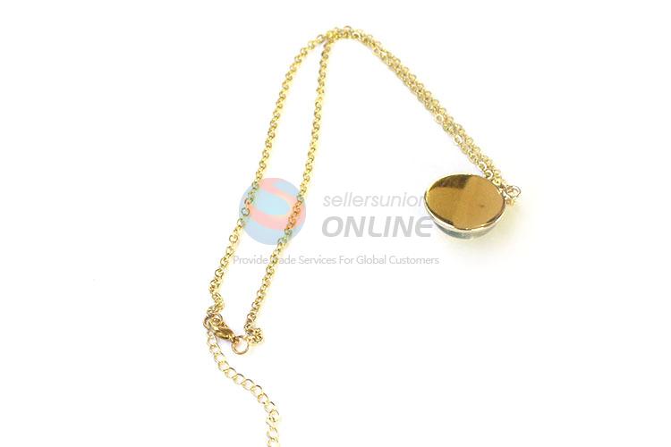 Latest Cute Moon Shape Zinc Alloy Pendant With Gold Chain