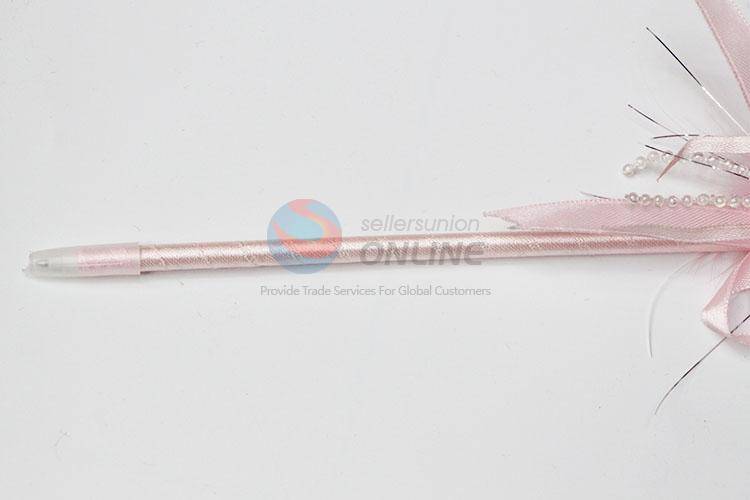 Students Use Plastic Ball-point Pen with Low Price