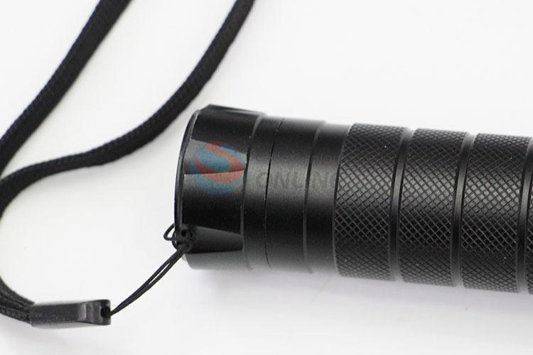 Factory Supply Powerful LED Flashlight with XPE Lamp Bulb