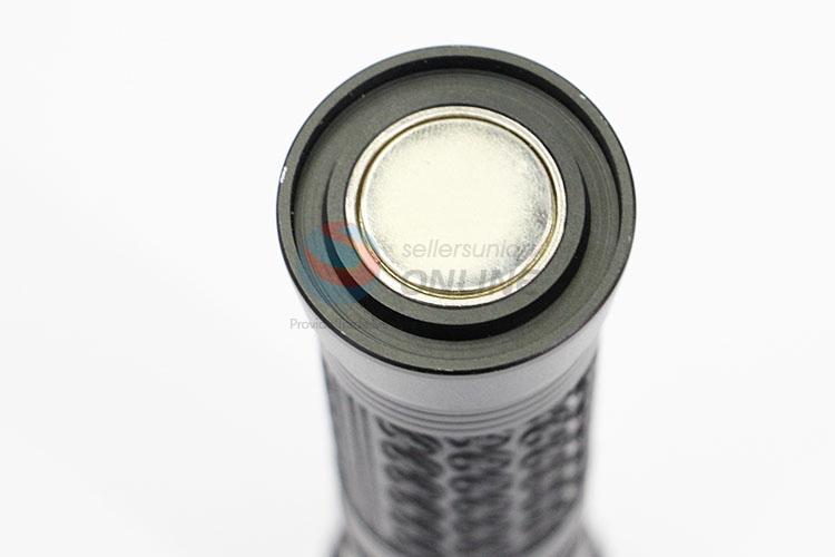 Factory Wholesale Mini Powerful LED Flashlight with XPE Lamp Bulb