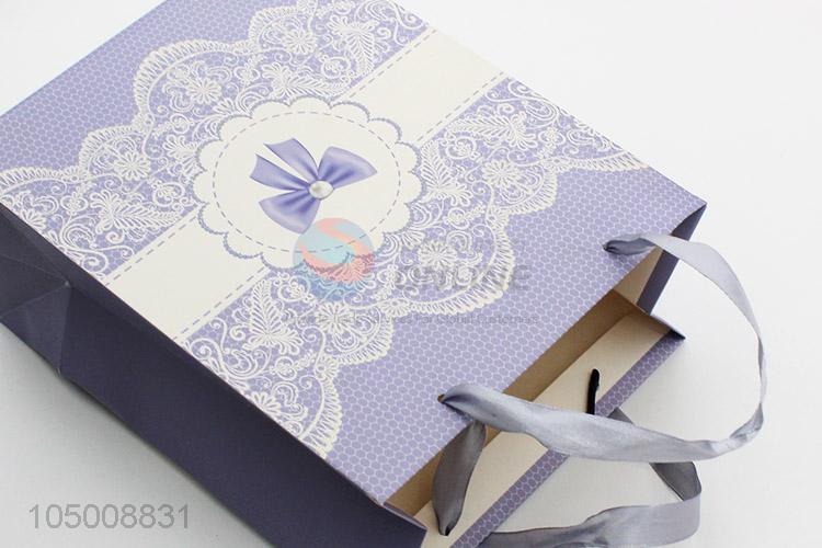 Wholesale new style recycled paper shopping gift bag with handle