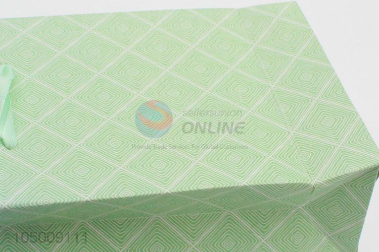 Wholesale low price recycled paper shopping gift bag with handle