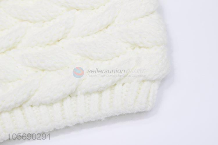 Factory Sales White Winter Warm Knitting Hat with Ball