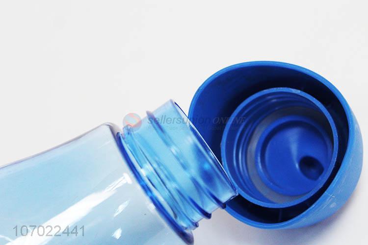 塑料水杯