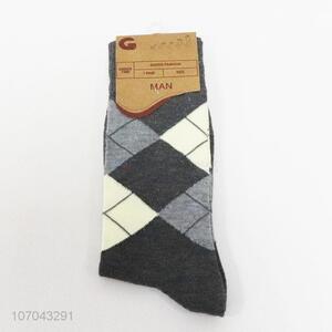 Best selling geometric pattern men crew sock mid-calf length sock