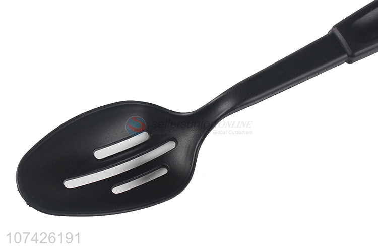 wholesale plastic Leakage Spoon long handle meal spoon