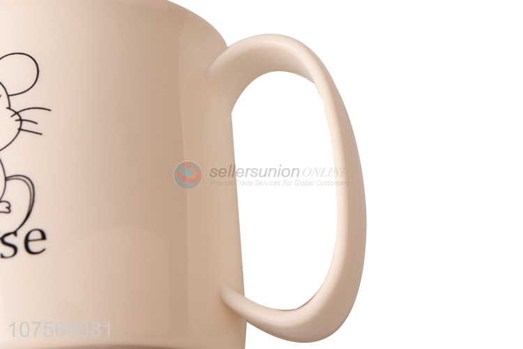 Lowest Price Cartoon Pattern Design Plastic Cup With Handle