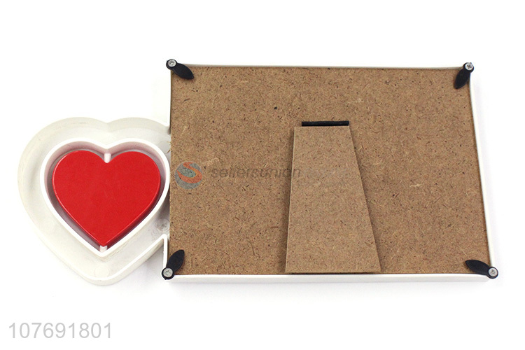 Lovely Heart Design Plastic Photo Frame For Home Decoration