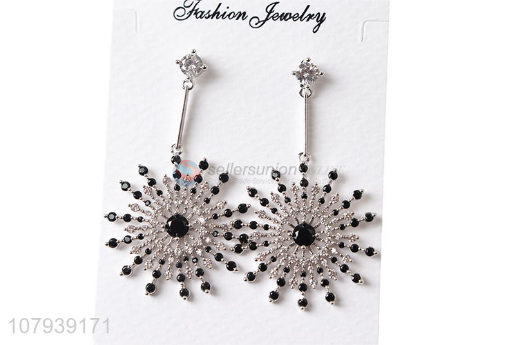 Factory wholesale delicate design metal stud earrings for women