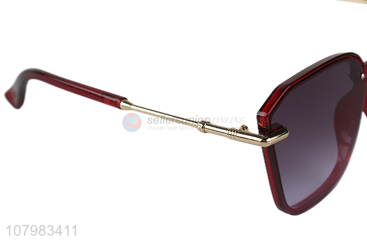 High Quality Fashion Sunglasses Stylish Eyewear For Adults