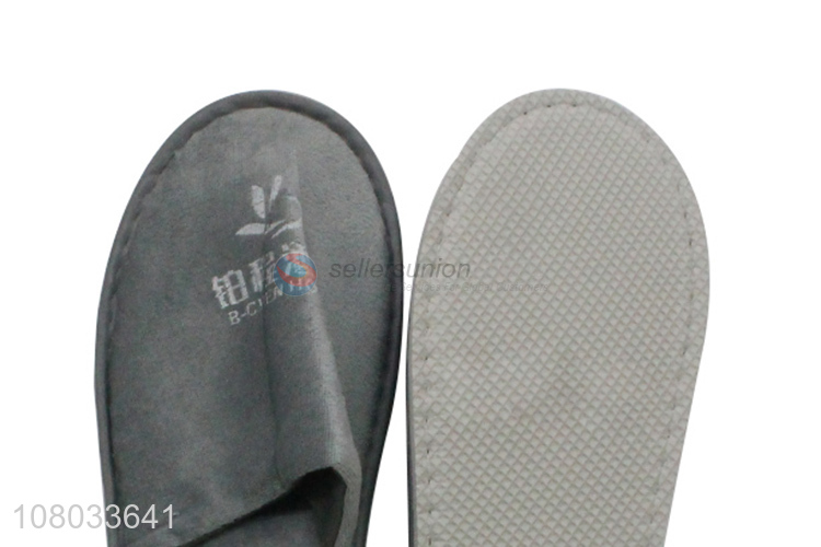 Recent design universal size slippers disposable slippers for women and men