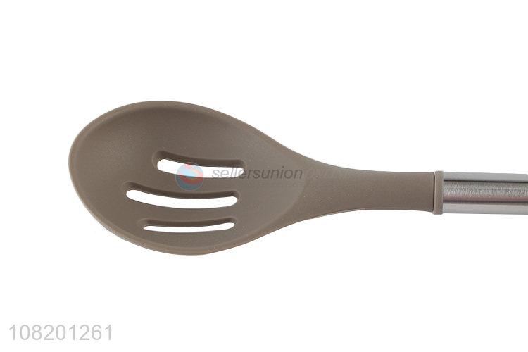 Factory price long handle slotted spoon kitchen utensil