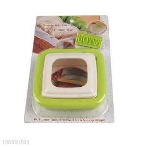 Factory supply square sandwich cutter and sealer set plastic cake tool