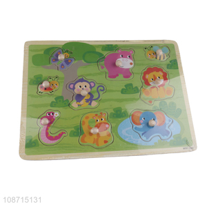 Good selling animal series baby wooden hand grasp puzzle jigsaw toy