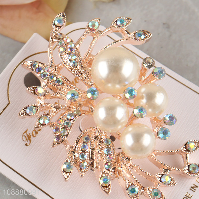 Factory price fashionable alloy brooch pearl brooch for sale