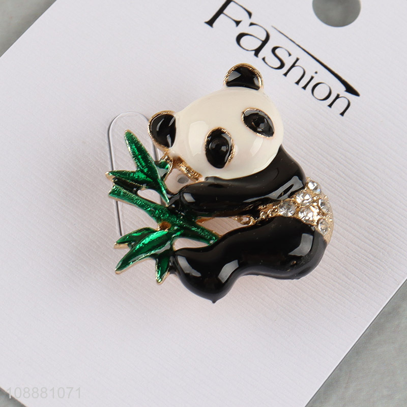 Factory price panda shaped cute alloy brooch for girls