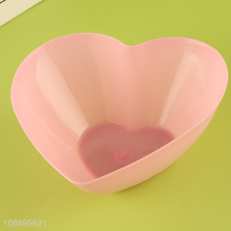 Hot selling 4-piece colorful heart shaped plastic bowls for cereal
