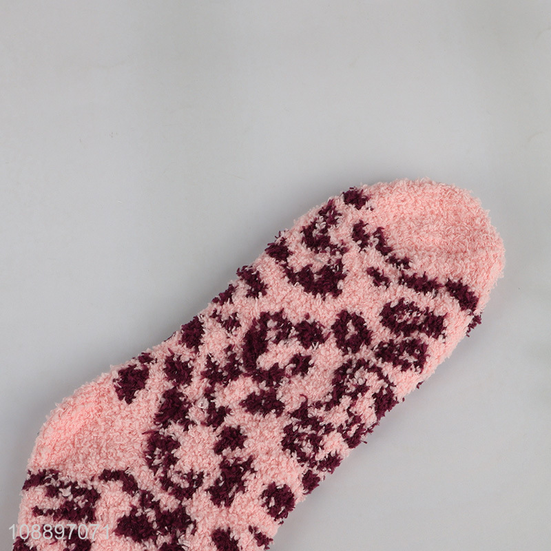 Factory price women leopard fuzzy socks winter warm socks