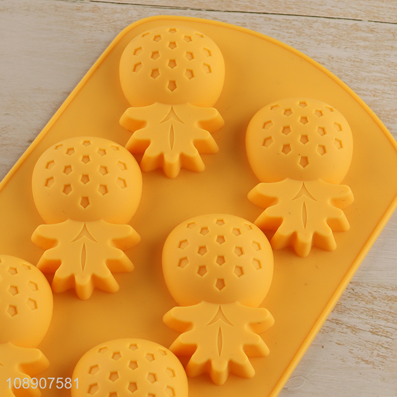 Hot selling 6-cavity pineapple shaped silicone ice cube tray for freezer