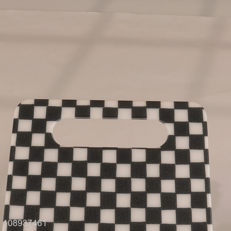 Good Quality BPA Free Plastic Cutting Board with Checkerboard Pattern