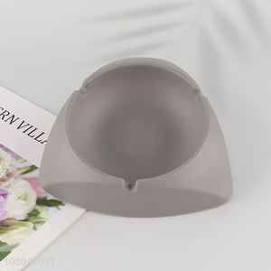 New Product 3 Colors Triangular Melamine Ashtray for Indoor Outdor Patio