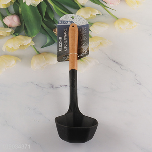 Yiwu market black silicone kitchen utensils soup ladle with wooden handle