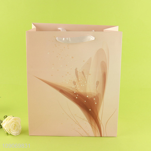 Yiwu market portable gifts packaging <em>paper</em> <em>bag</em> tote <em>bag</em> for sale