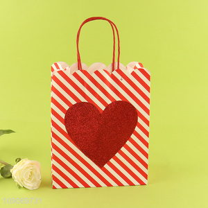 Factory supply heart pattern portable gifts packaging <em>paper</em> <em>bag</em>