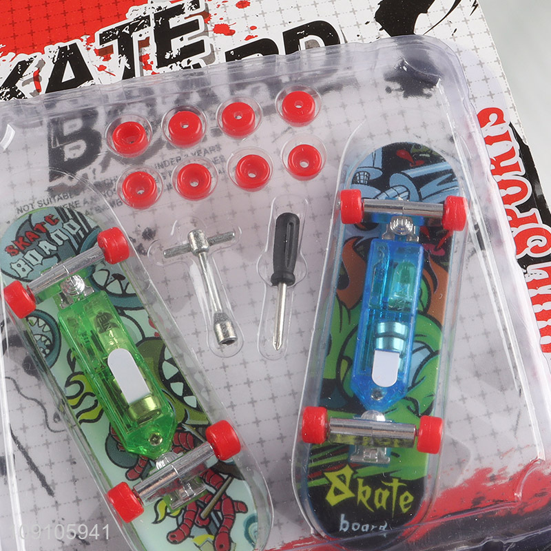 New arrival creative mini fingerboard skateboard toy for sale