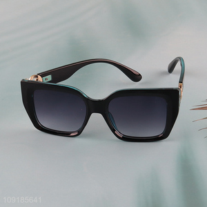 New arrival fashion plastic frame <em>sunglasses</em> polarized <em>sunglasses</em> for sale