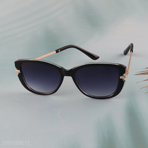 Hot products fashion plastic frame <em>sunglasses</em> polarized <em>sunglasses</em> for sale