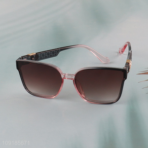 Hot selling men women fashion plastic frame <em>sunglasses</em> polarized <em>sunglasses</em>