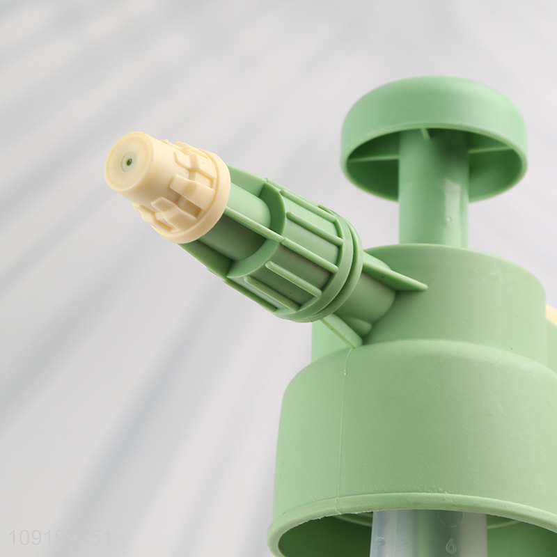 China Wholesale Empty Plastic Spray Bottle Hand-Held Watering Can